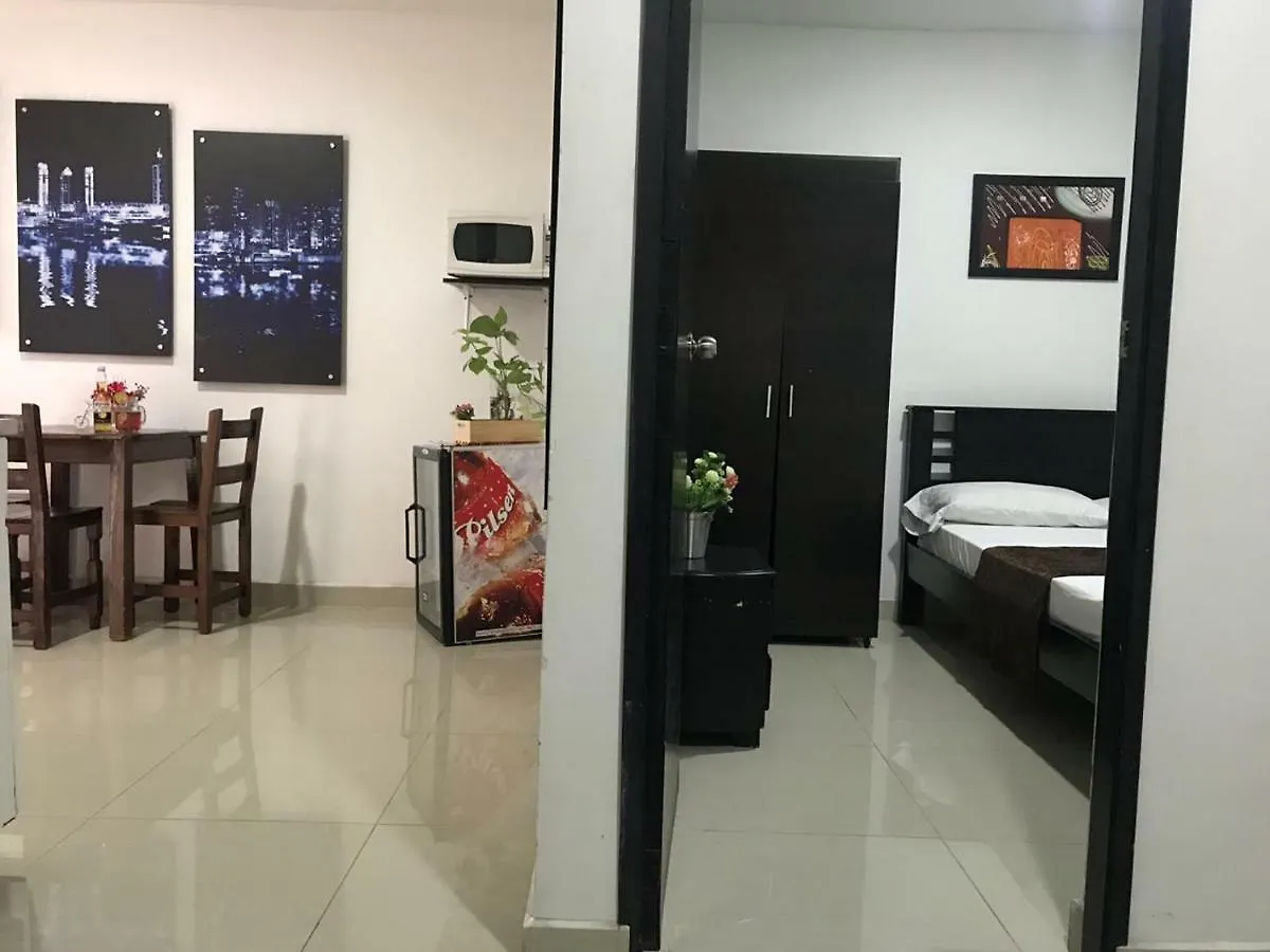 Hotel Bulerias 33 Медельин